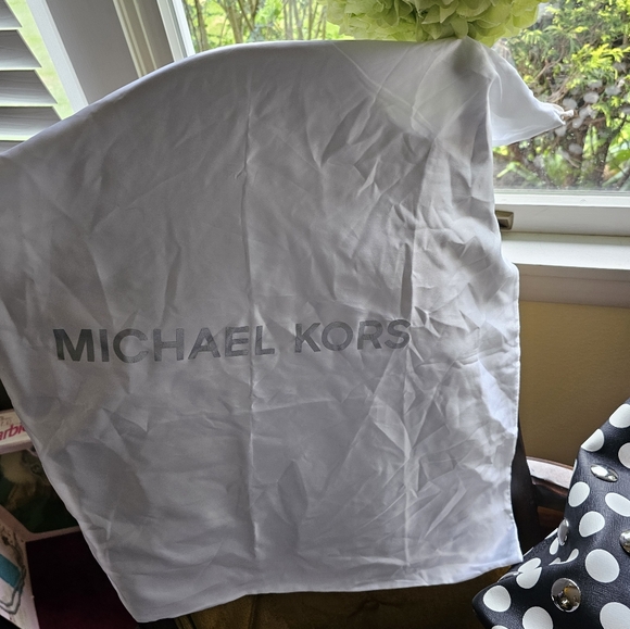 New-MK JetSet Studded Tote 🖤🤍 - Picture 15 of 16